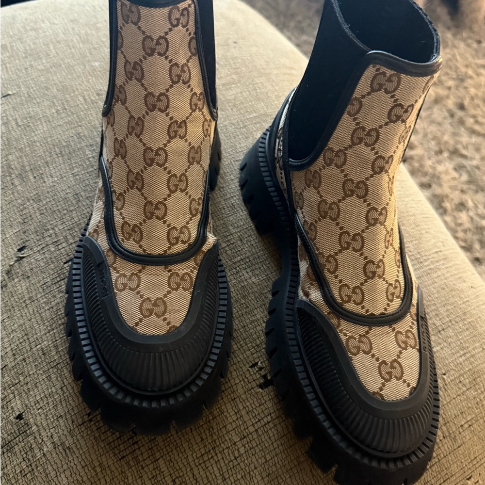 Gucci Beige and Black Ankle Boots